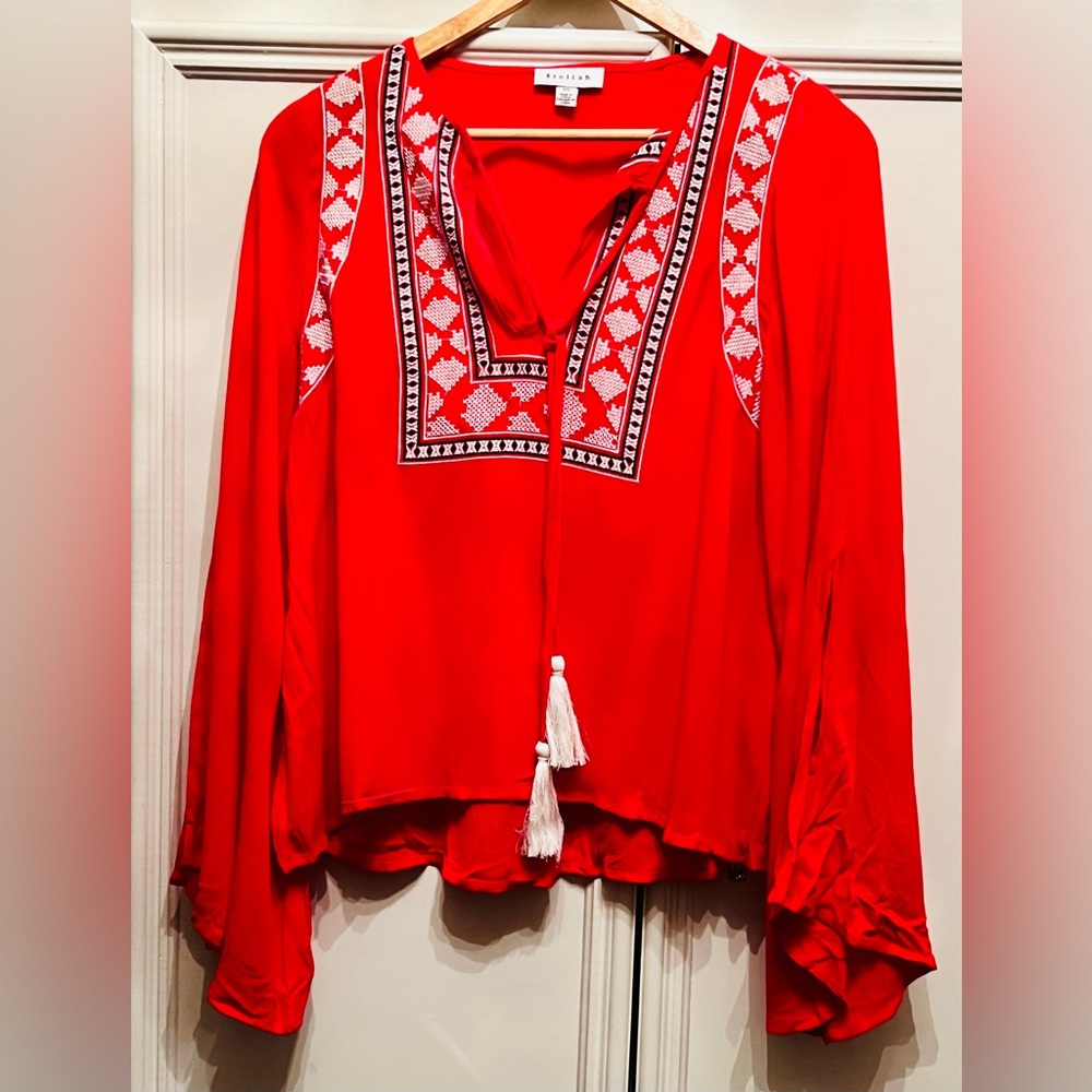 Stellah top, never worn. Beautiful condition.
